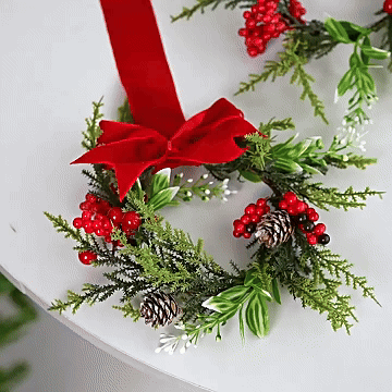๐
Early Christmas Sale-๐6-Pack Christmas Mini Window Wreaths with Ribbon Bows & Red Berries